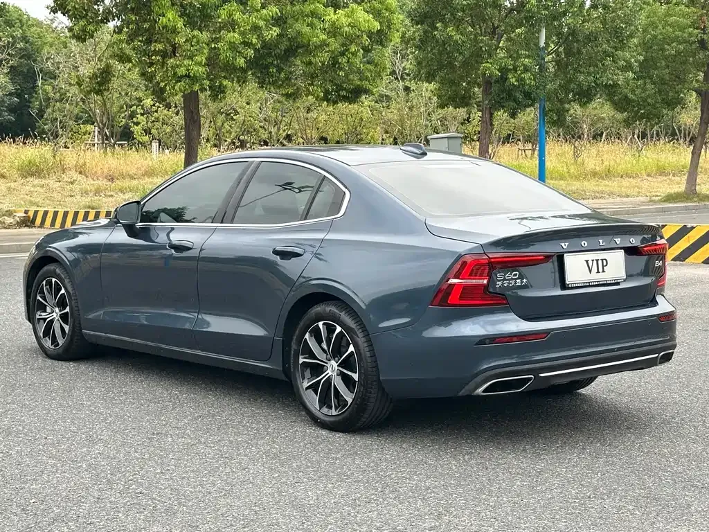 Volvo S60 — фото 10