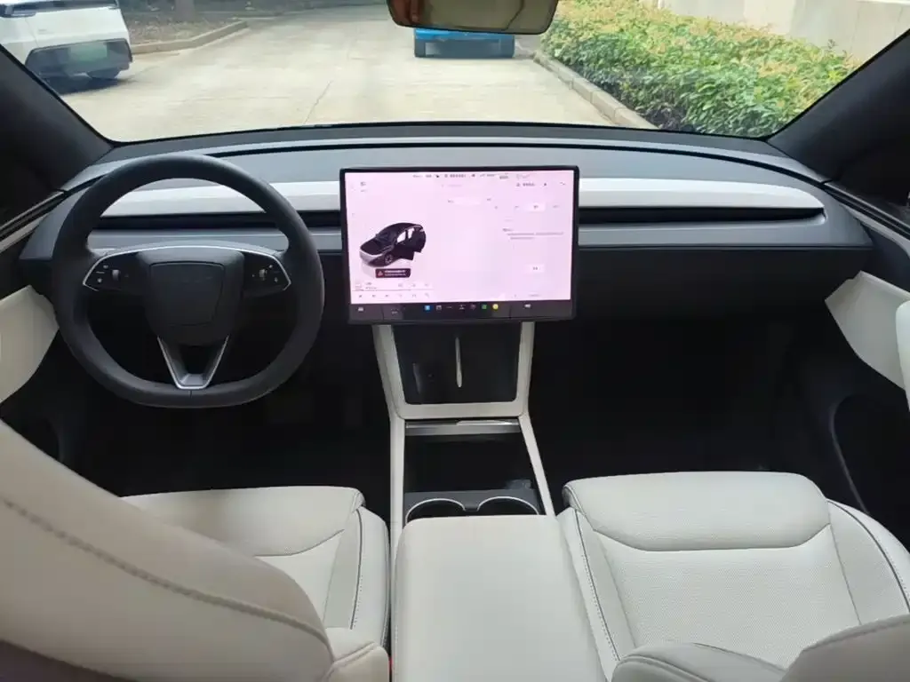 Tesla Model Y L — фото 4