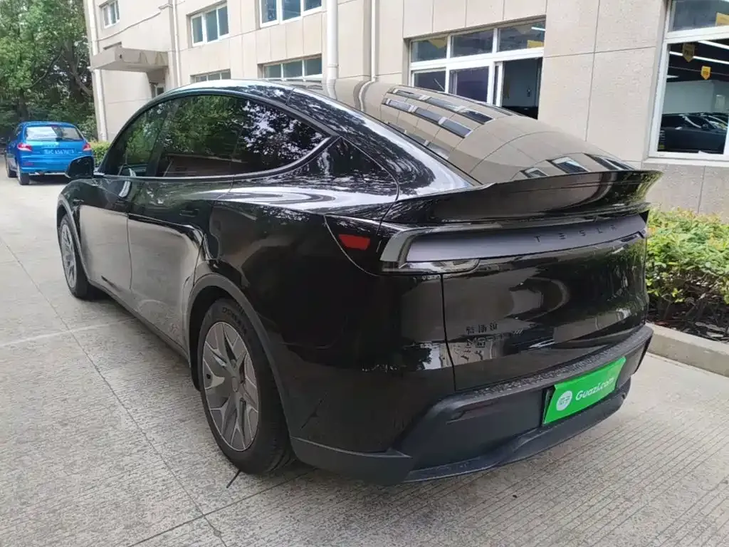 Tesla Model Y L — фото 3