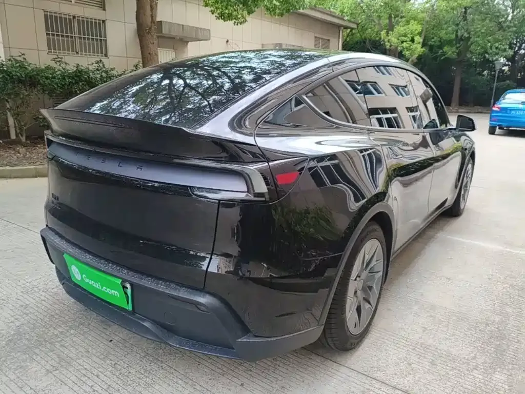Tesla Model Y L — фото 9