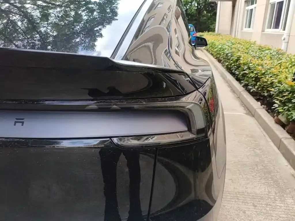 Tesla Model Y L — фото 10