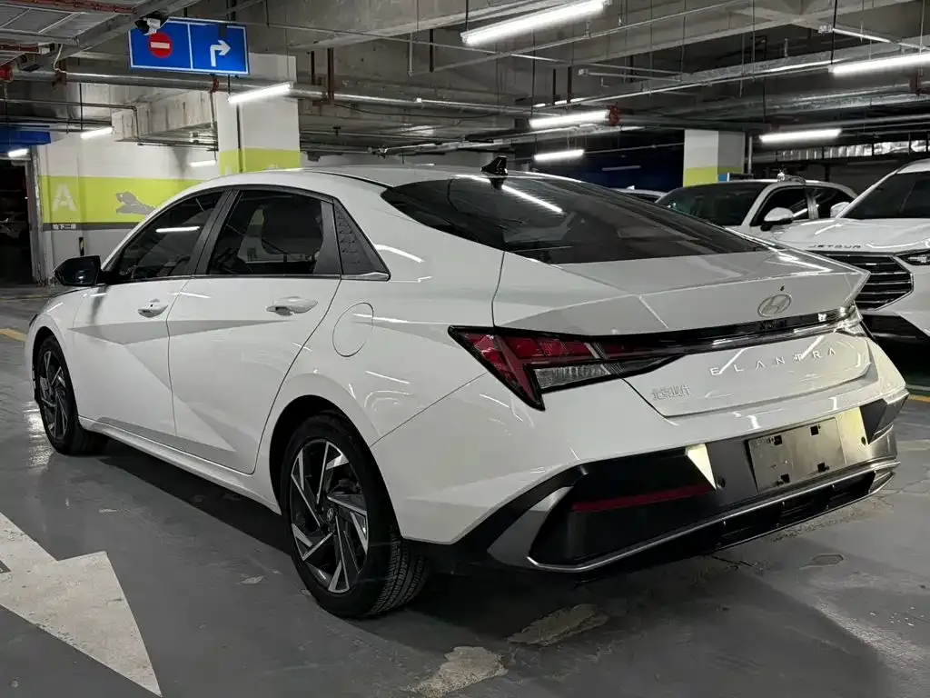 Hyundai Elantra — фото 10