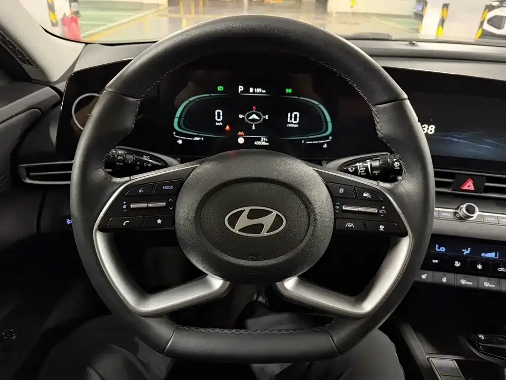 Hyundai Elantra — фото 8