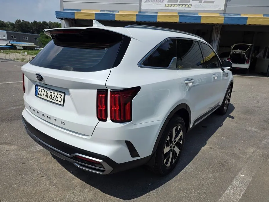 Kia Sorento — фото 8
