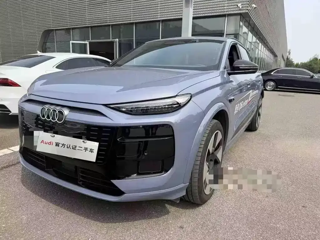 Audi Q6L e-tron — фото 1