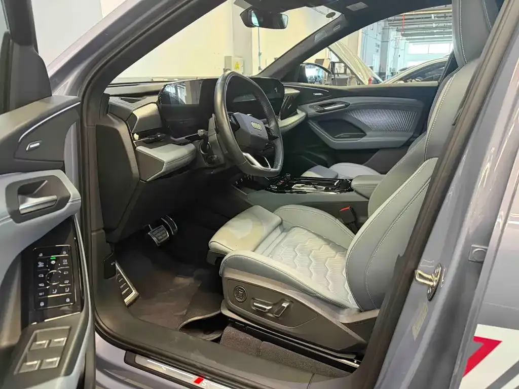 Audi Q6L e-tron — фото 2
