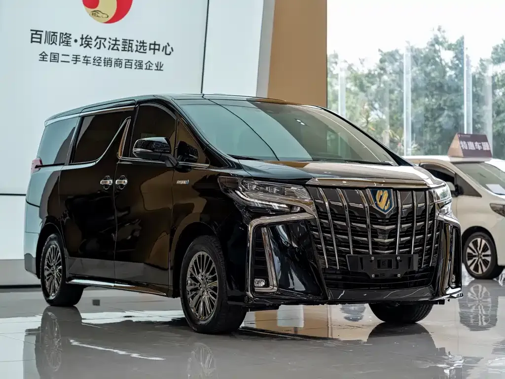 Toyota Alphard — фото 4