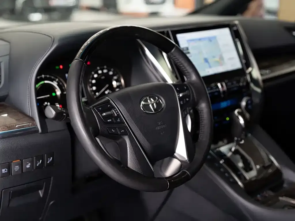 Toyota Alphard — фото 6