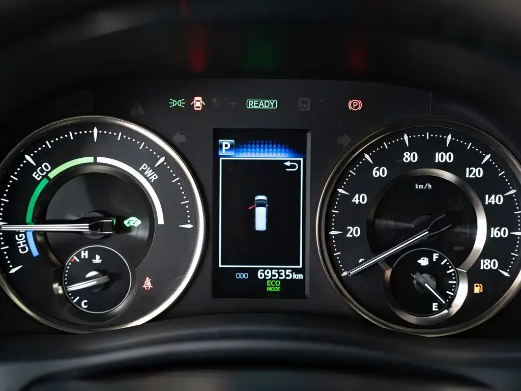 Toyota Alphard — фото 3