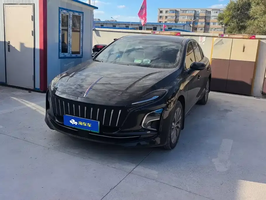 Hongqi E-QM5 — фото 1