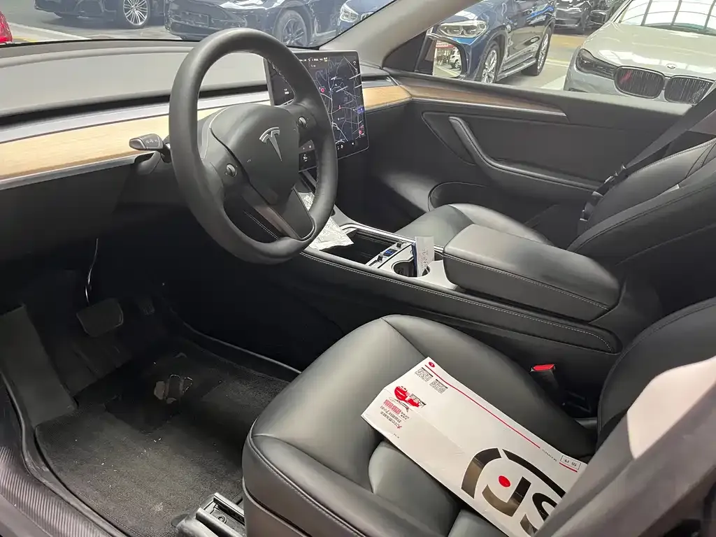 Tesla Model Y — фото 4