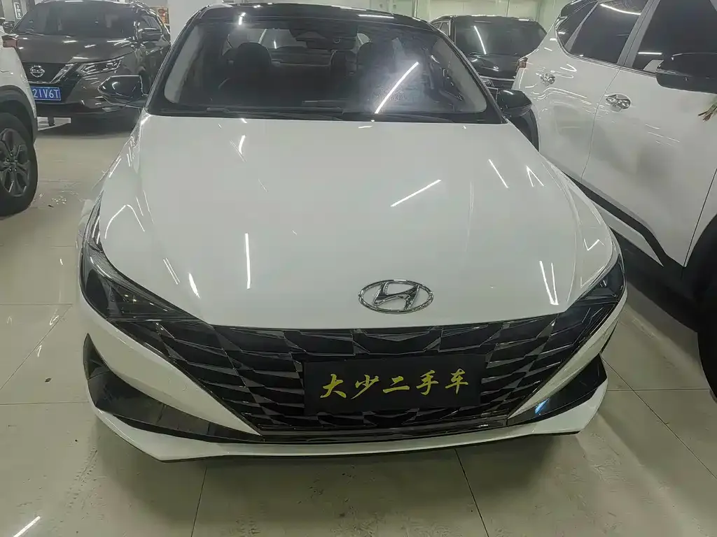 Hyundai Elantra — фото 10