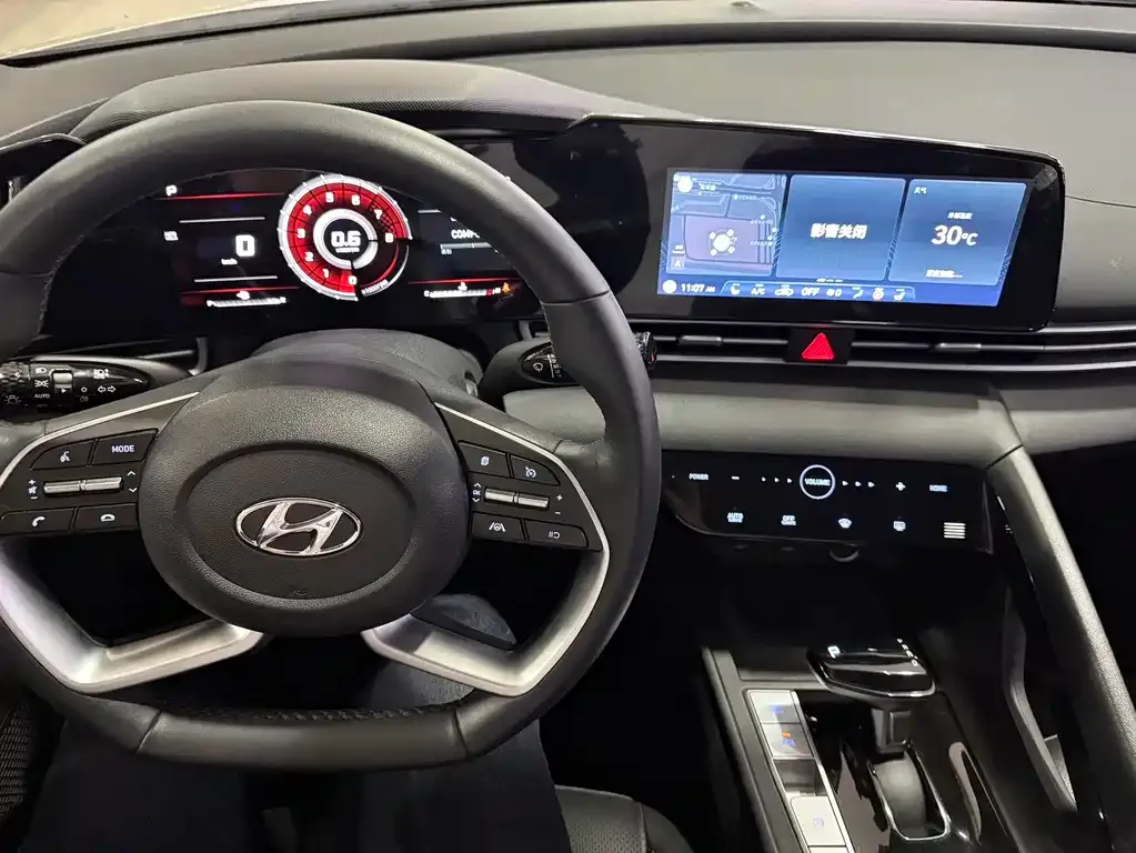 Hyundai Elantra — фото 3