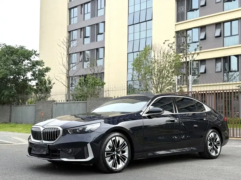 BMW 5 Series — фото 1
