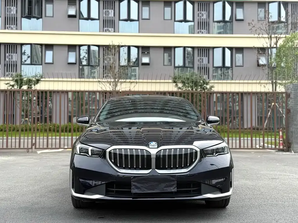 BMW 5 Series — фото 4