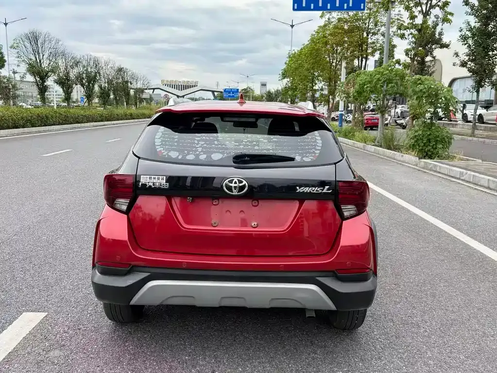 Toyota Yaris L — фото 10