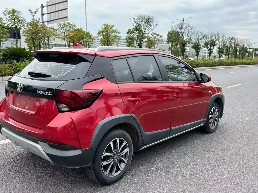 Toyota Yaris L — фото 7