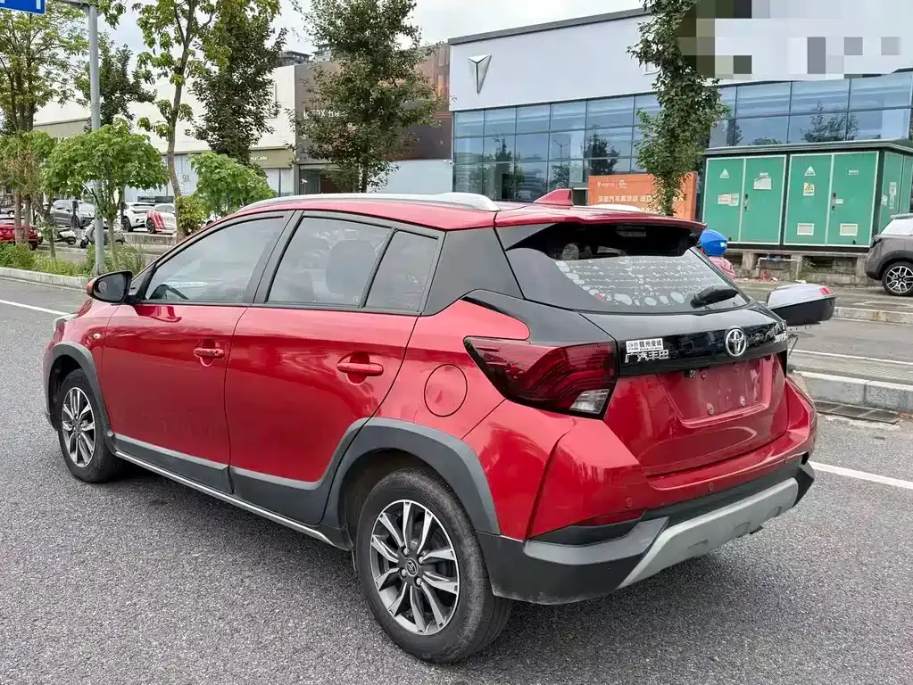 Toyota Yaris L — фото 8