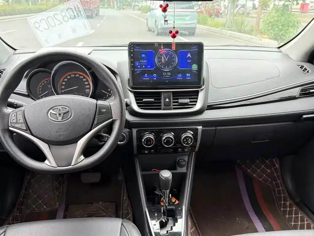Toyota Yaris L — фото 9