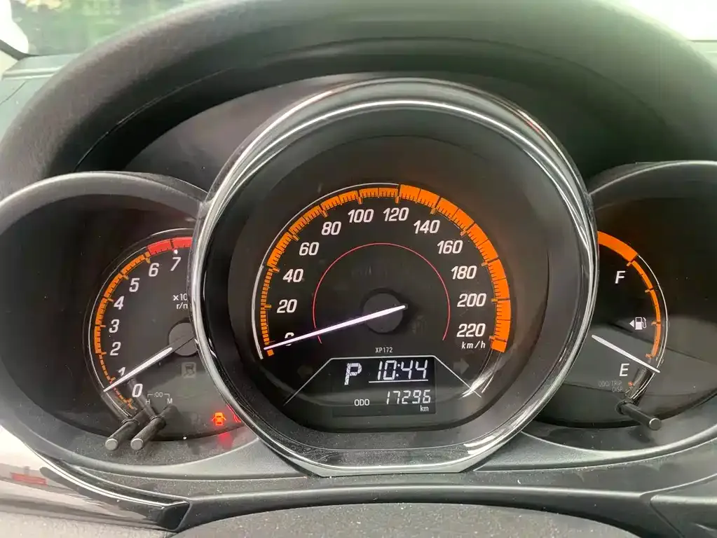 Toyota Yaris L — фото 3