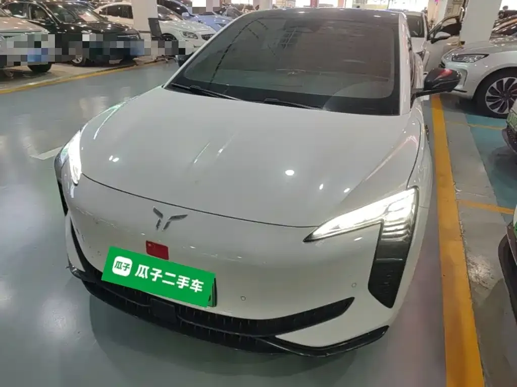 Hongqi EH7 — фото 1