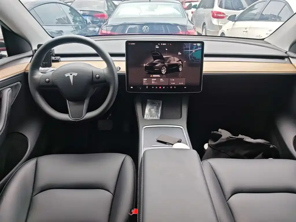 Tesla Model Y — фото 5
