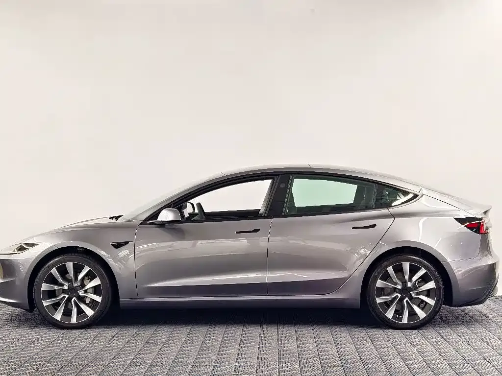 Tesla Model 3 — фото 10