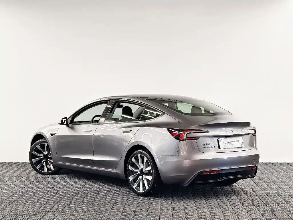 Tesla Model 3 — фото 8
