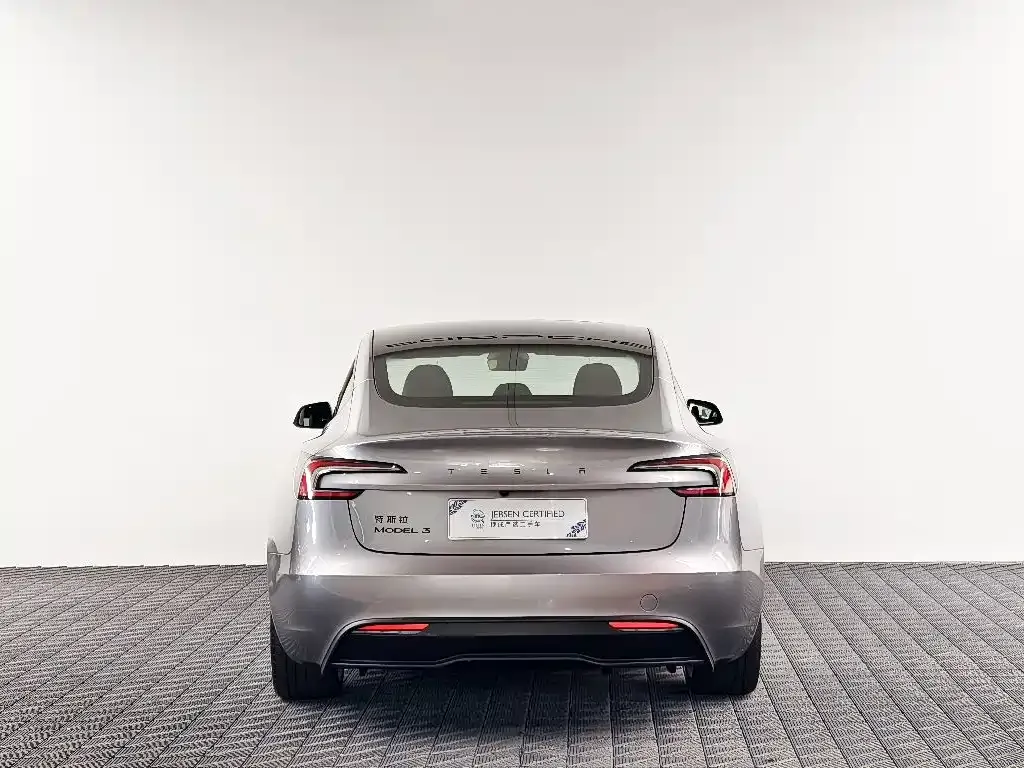 Tesla Model 3 — фото 5