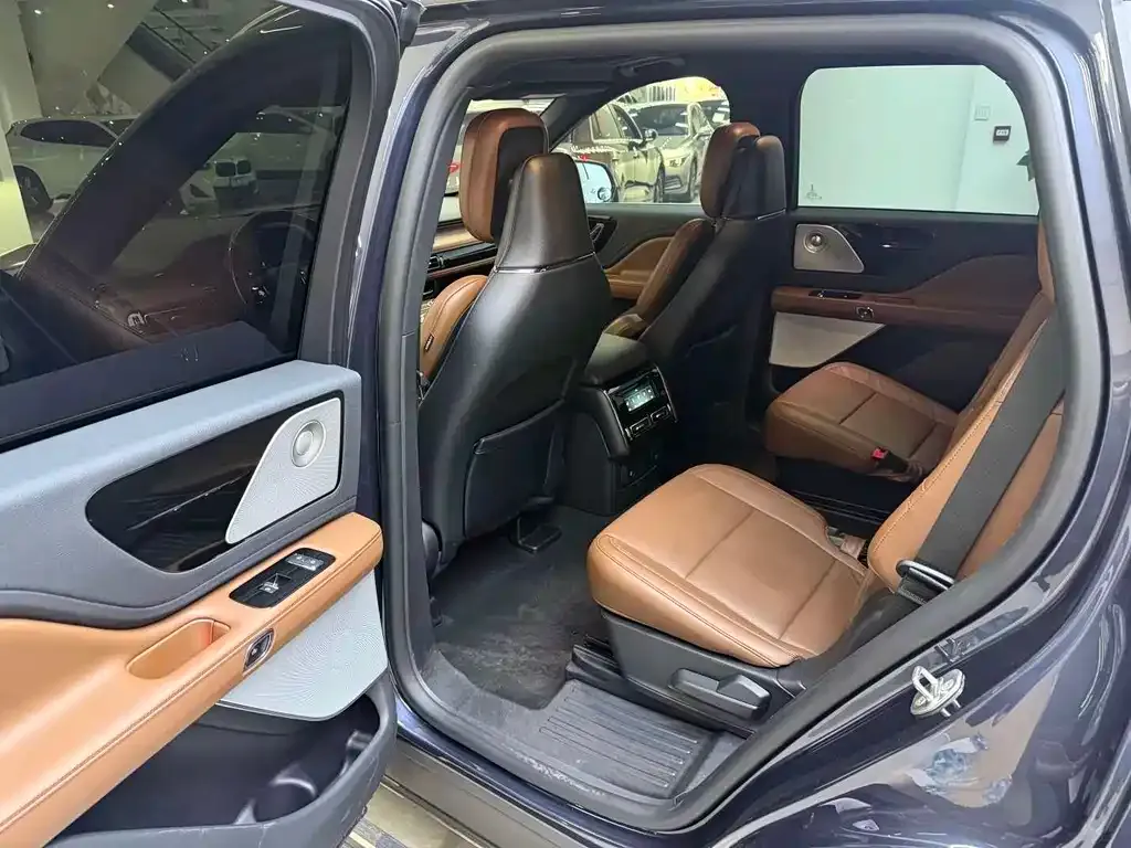 Lincoln Aviator — фото 9