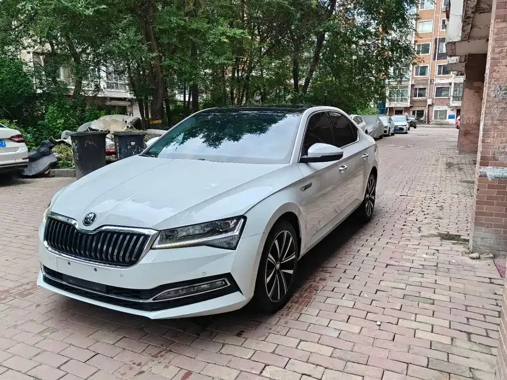 Skoda Superb — фото 1
