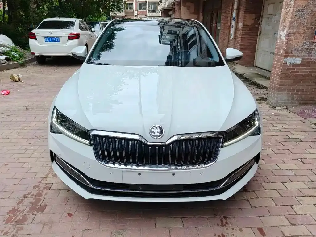 Skoda Superb — фото 8