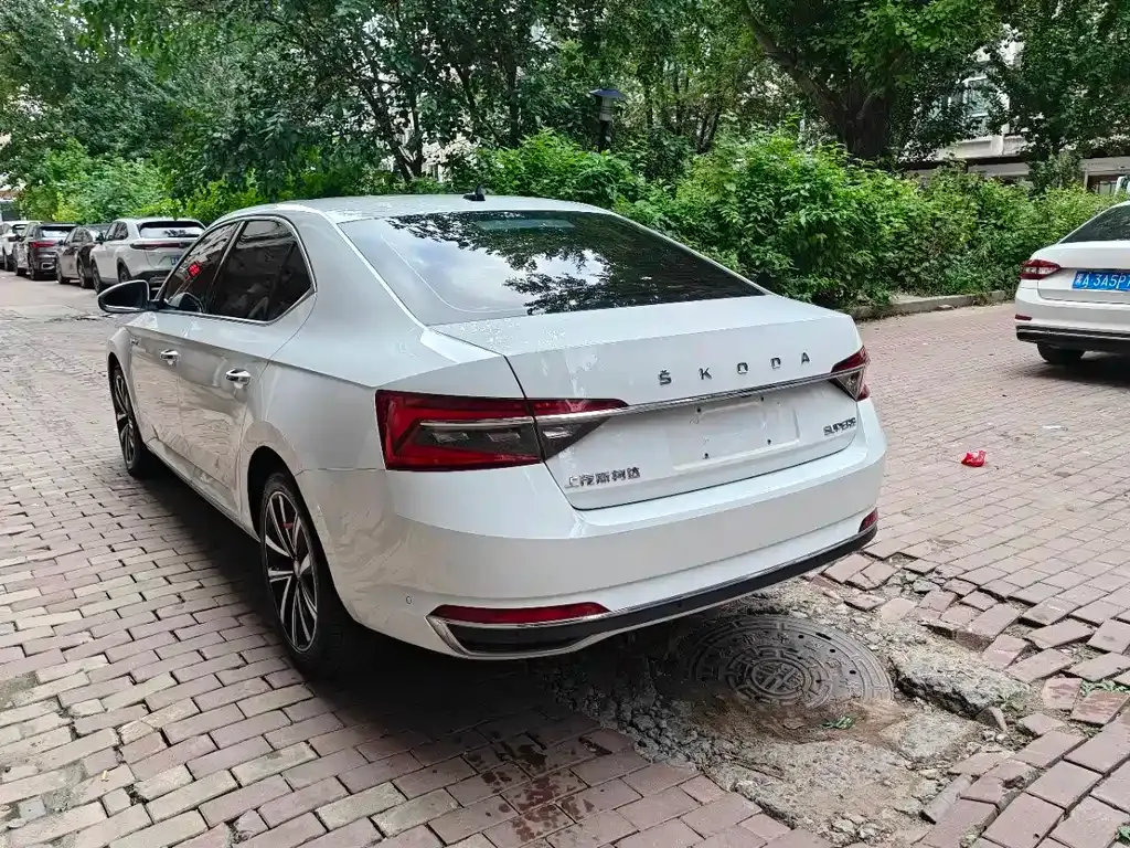 Skoda Superb — фото 7