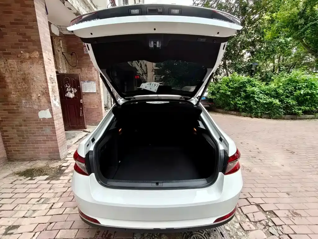 Skoda Superb — фото 4