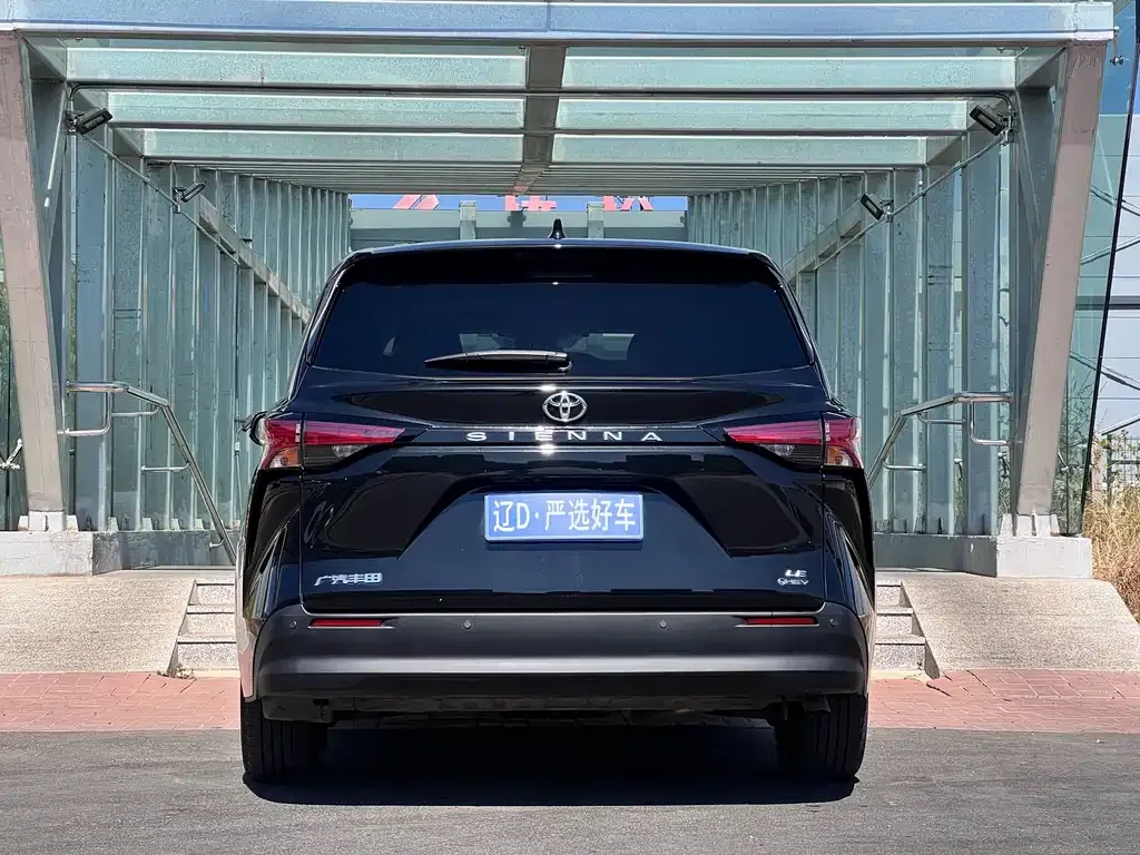 Toyota Sienna — фото 3