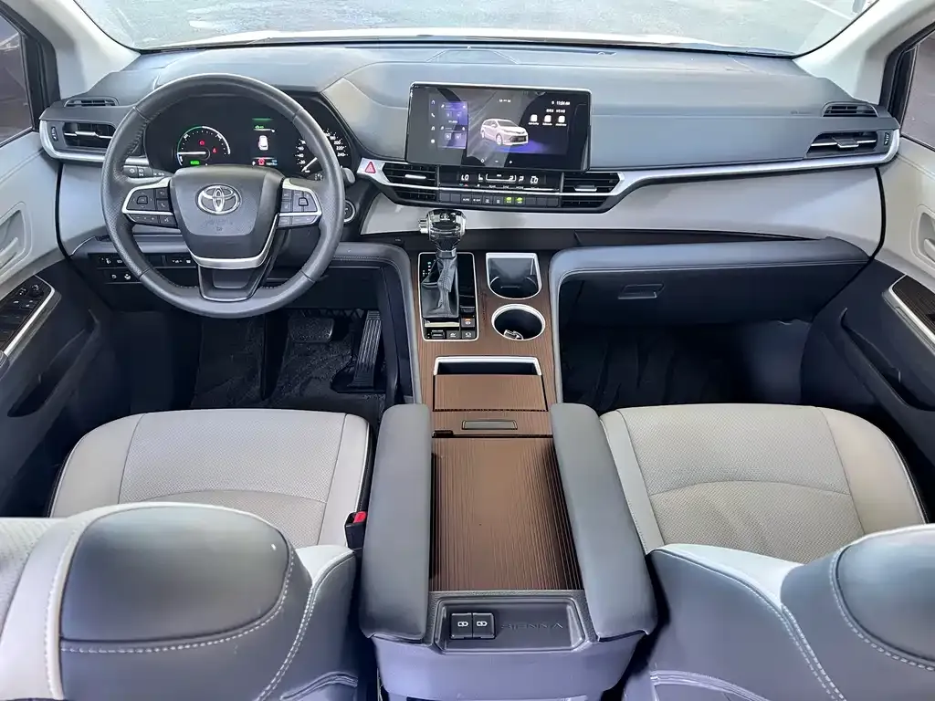 Toyota Sienna — фото 4
