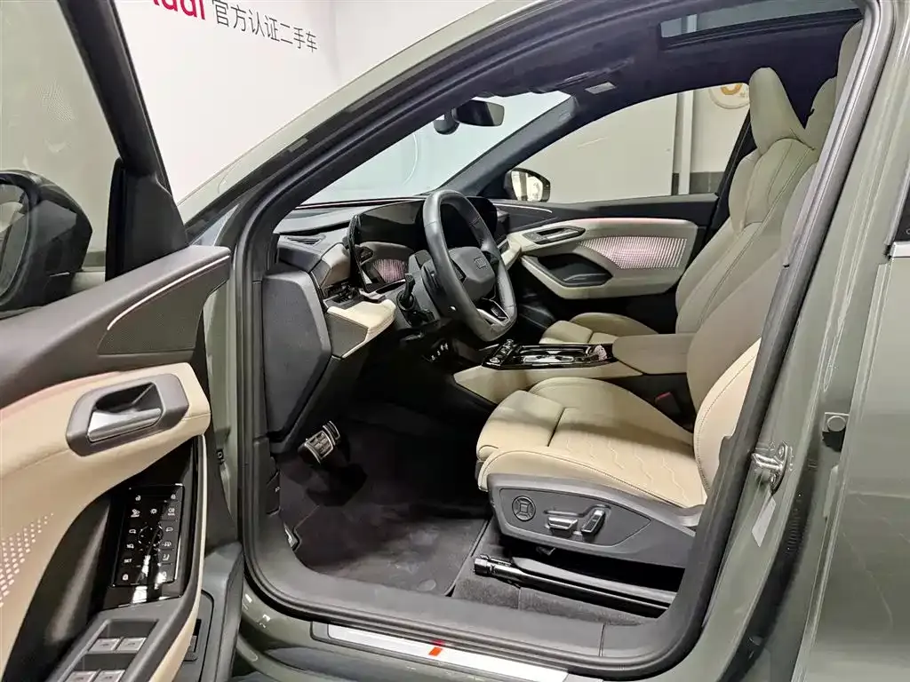 Audi Q6L e-tron — фото 8