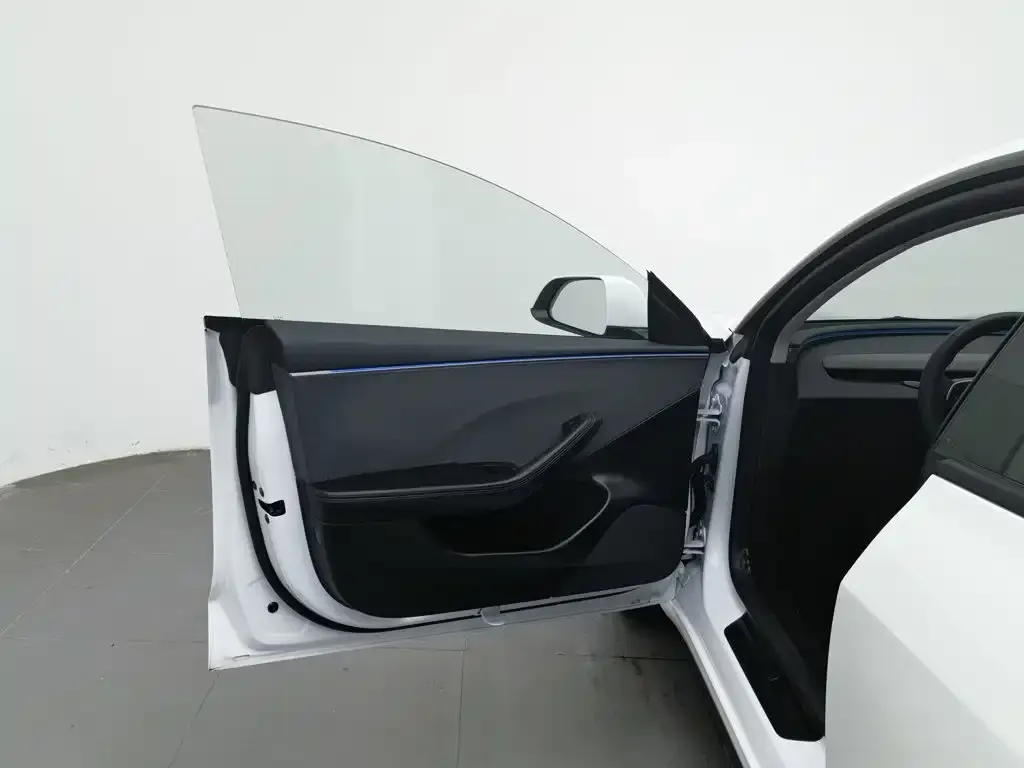 Tesla Model 3 — фото 2