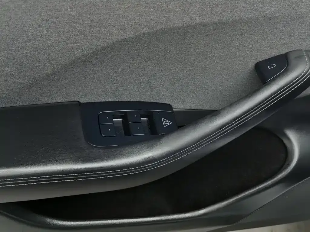 Tesla Model 3 — фото 10
