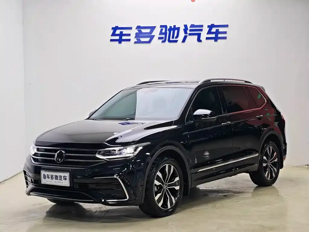 Volkswagen Tiguan L — фото 1