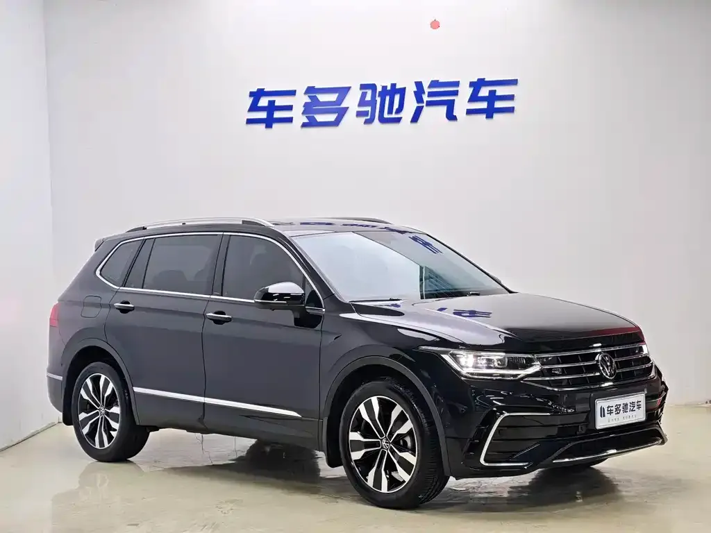 Volkswagen Tiguan L — фото 8