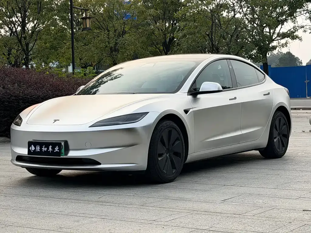 Tesla Model 3 — фото 1