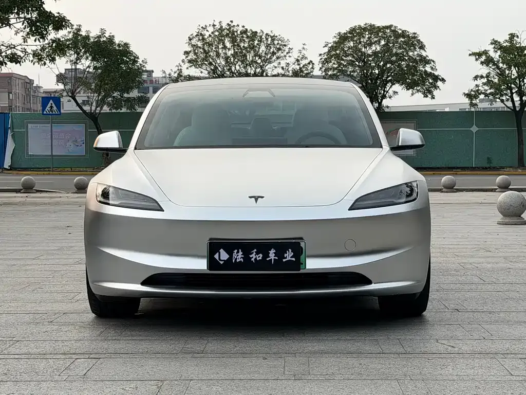 Tesla Model 3 — фото 6