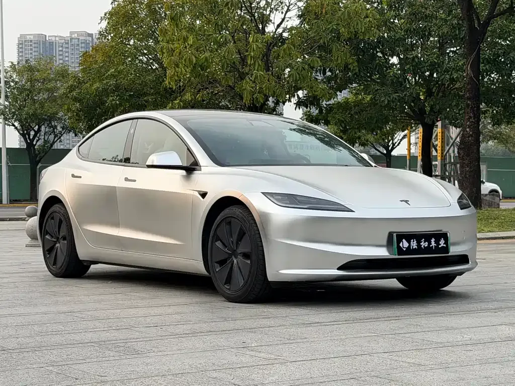 Tesla Model 3 — фото 8