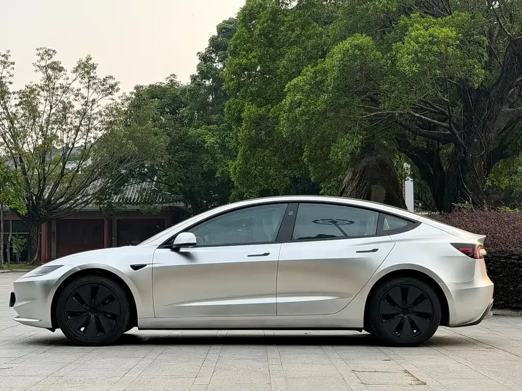Tesla Model 3 — фото 9