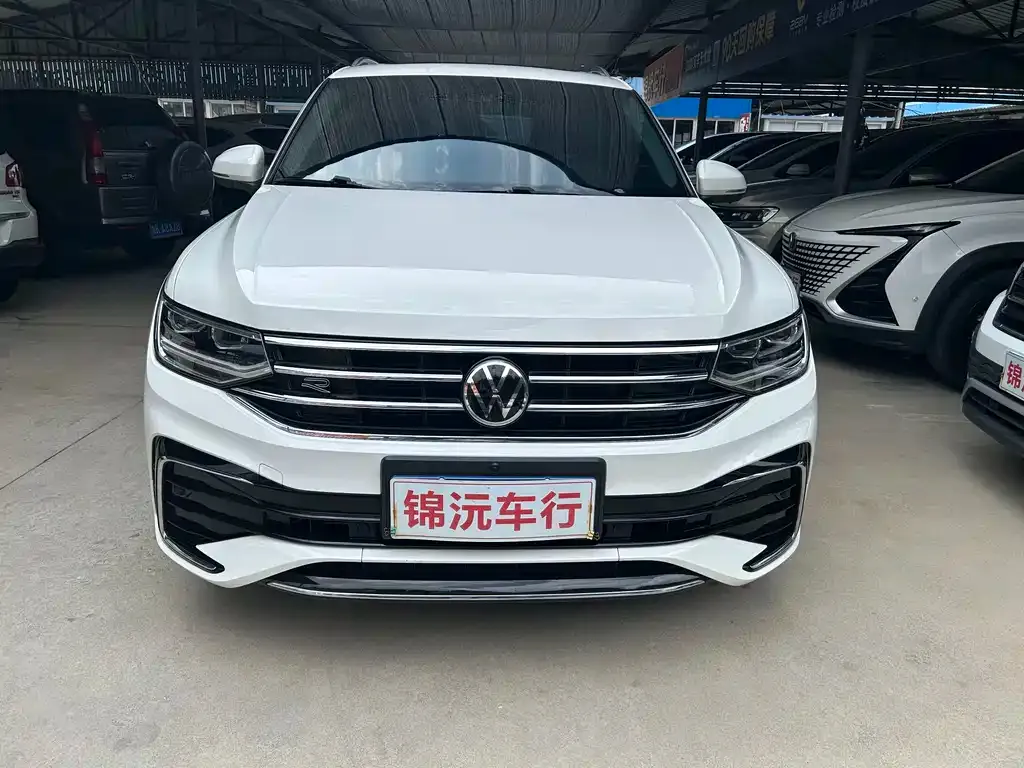 Volkswagen Tiguan L — фото 7