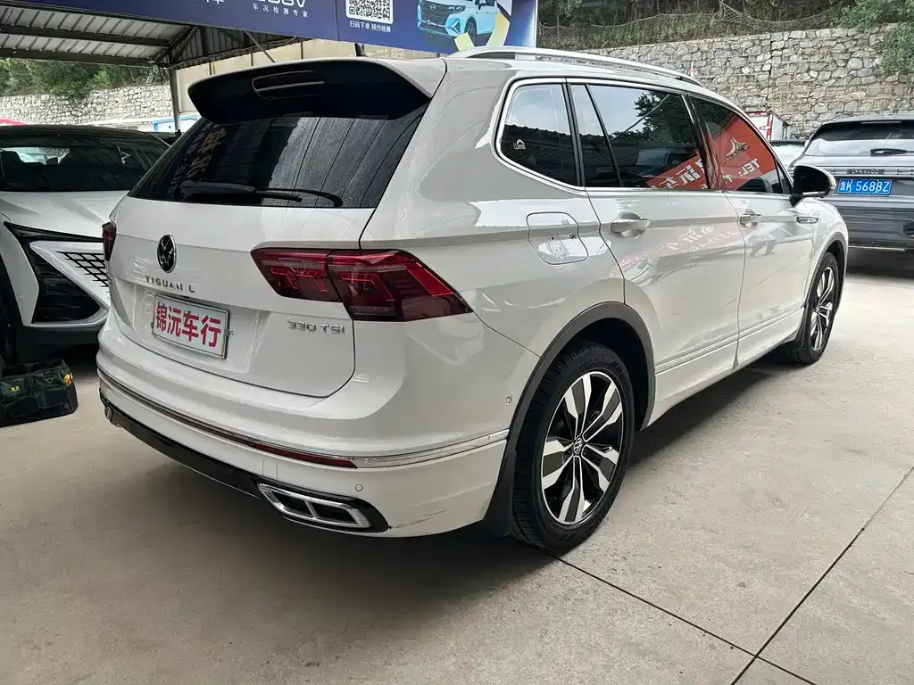 Volkswagen Tiguan L — фото 8