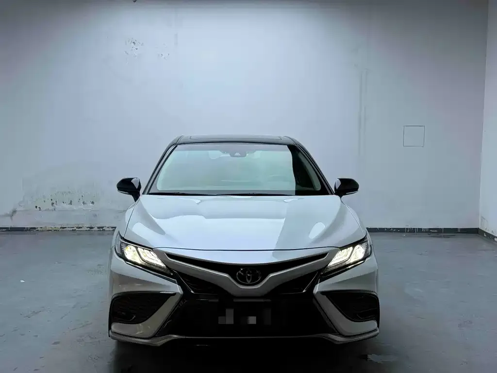 Toyota Camry — фото 2