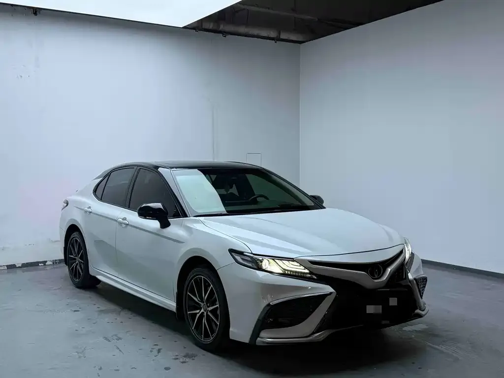 Toyota Camry — фото 3