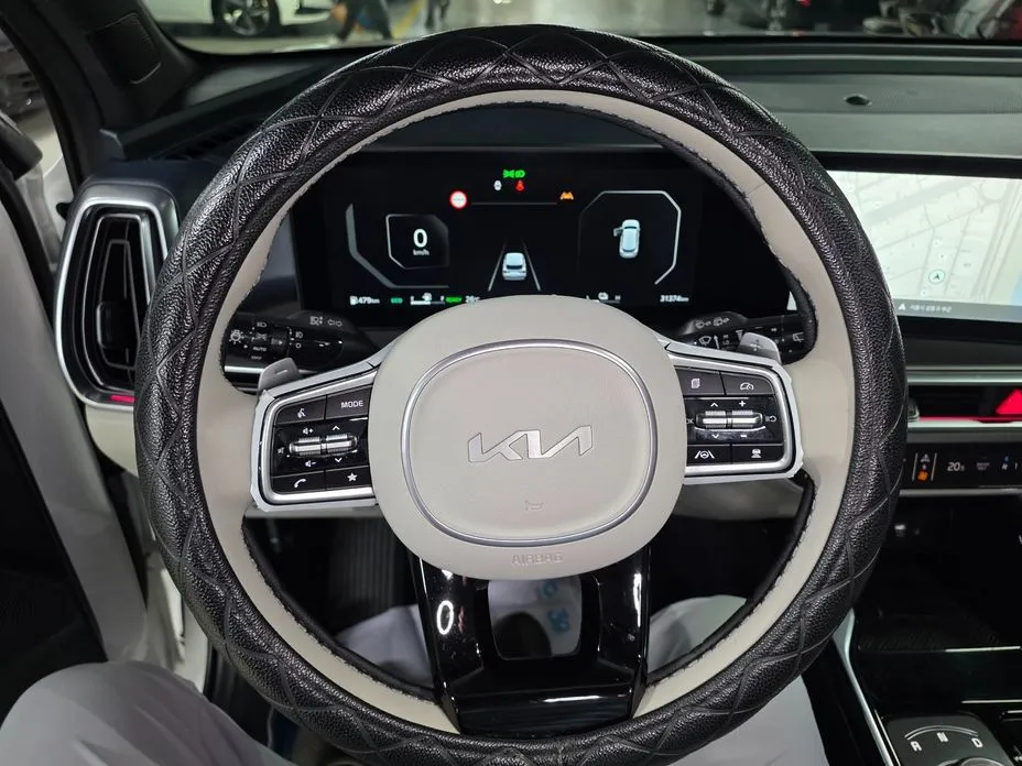 Kia Sorento — фото 7